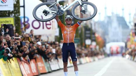 Triumphpose: Mathieu van der Poel 