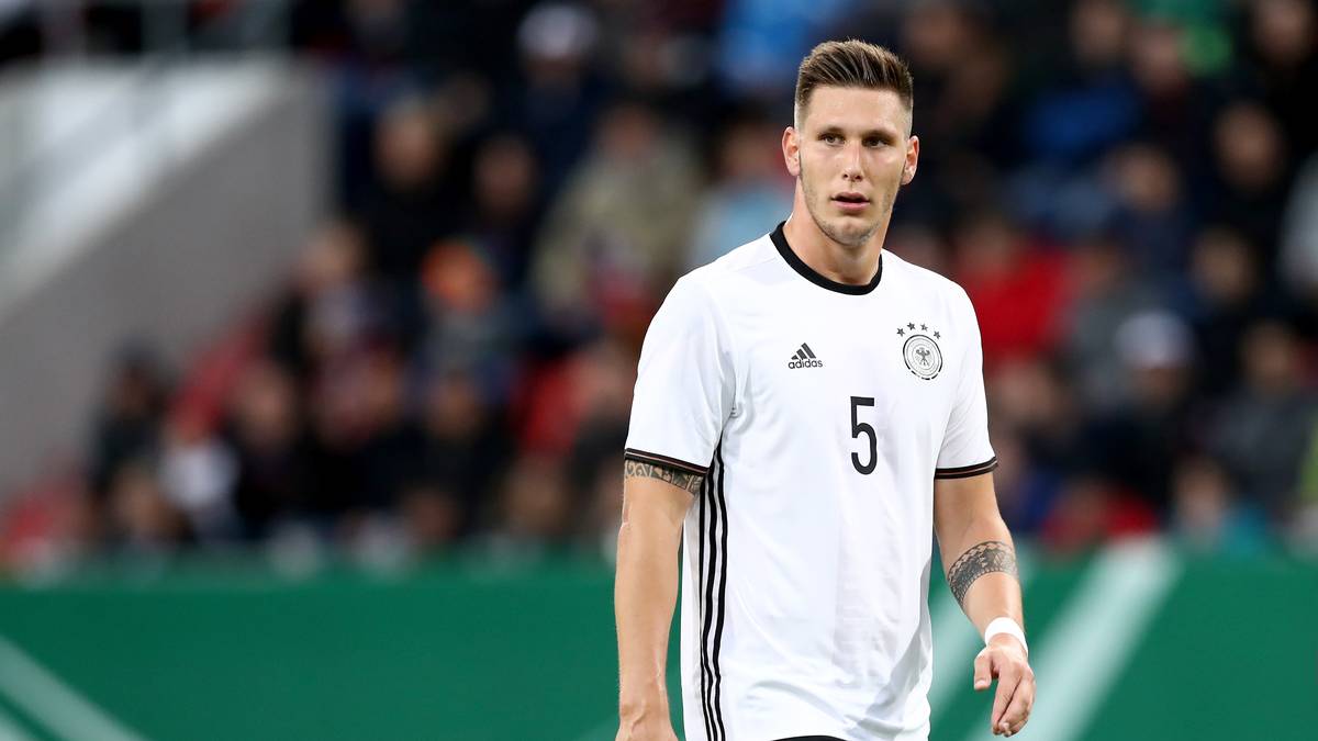 NIKLAS SÜLE: Europapokal-Erfahrung hat der Hoffenheimer bisher noch nicht vorzuweisen - das ist aber auch sein einziger Nachteil. Bis zur EM im kommenden Jahr wird Süle vier Bundesliga-Spielzeiten auf dem Buckel haben, Ende August feierte er sein Debüt bei Joachim Löw, davor glänzte er beim Silbermedaillengewinn bei Olympia in Rio - VORTEIL 2016, Zwischenstand: 2:2