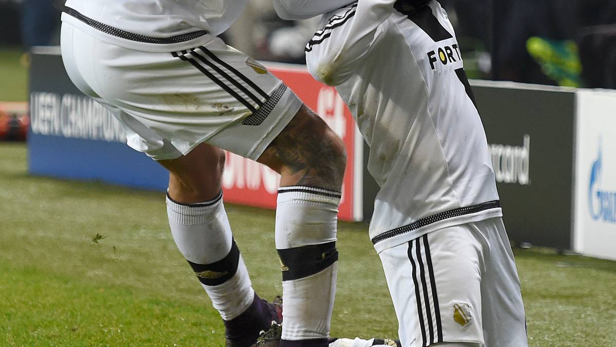 Für eine kleine Sensation sorgen die Polen von Legia Warschau, die tatsächlich mit 1:0 gegen Sporting Lissabon gewinnen. Damit überwintern sie anstelle der Portugiesen in der Europa League