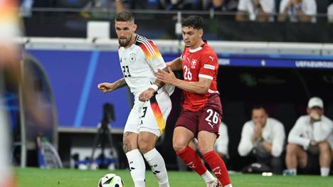 Fabian Rieder (r.) verstärkt den VfB