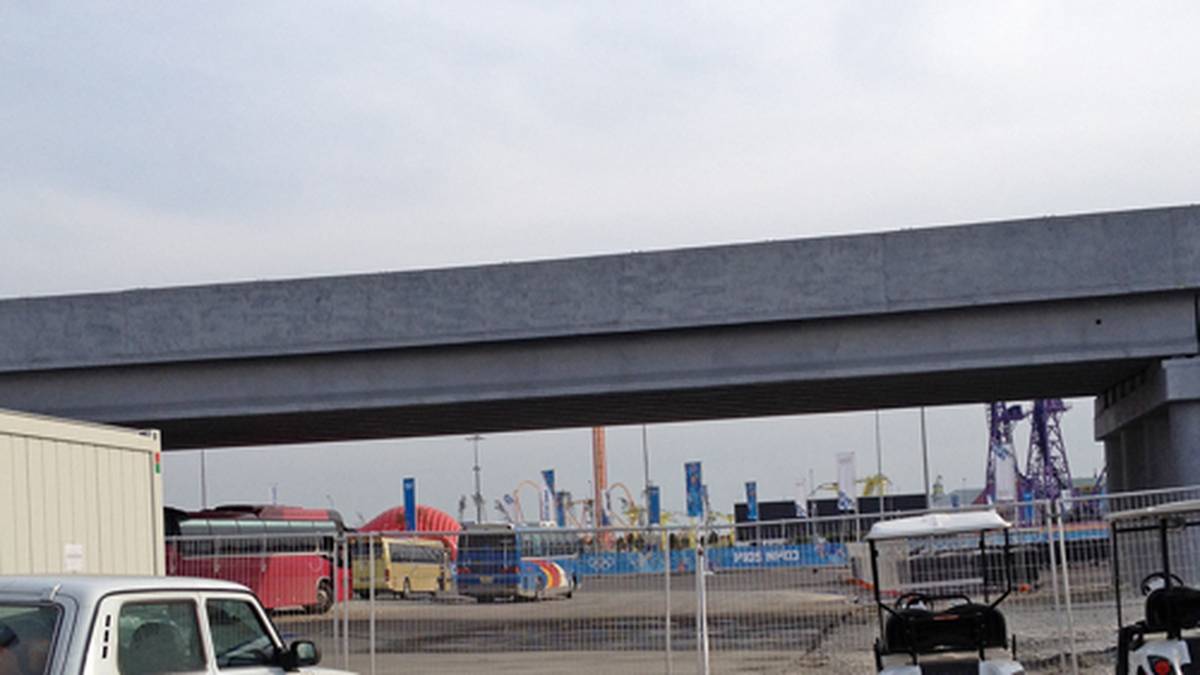 Ursprünglich werden für den Bau 142 Millionen Euro beanschlagt, doch Verzögerungen und unplanmäßige Änderungen führen dazu, dass mittlerweile geschätzte 260 Millionen investiert wurden