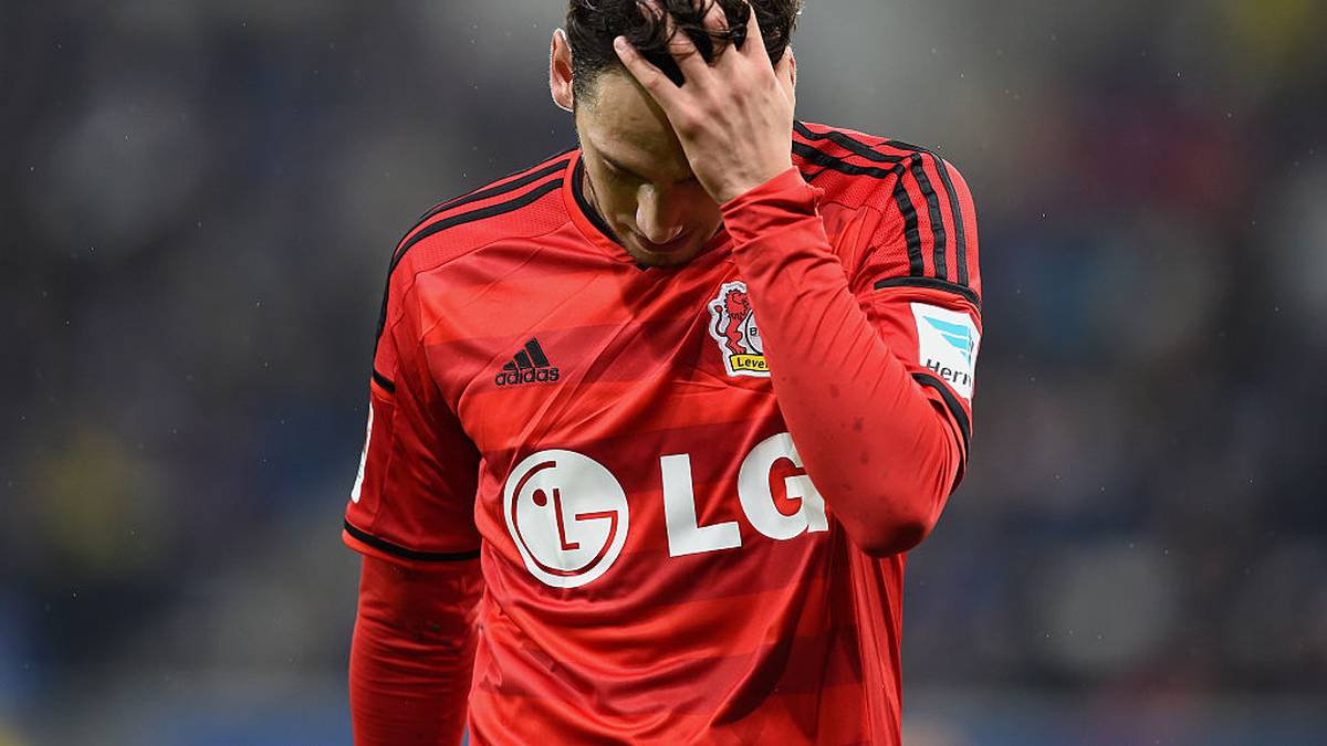 "Nach 70 Minuten war ich aber platt", sagte Calhanoglu nach dem Abpfiff beim "kicker". In der 75. Minute wurde er ausgewechselt. Für ihn kam Julian Brandt, der in der 79. Minute mit einer seiner ersten Ballberührungen das Siegtor zum 1:0 für Bayer durch Stefan Kießling vorbereitete
