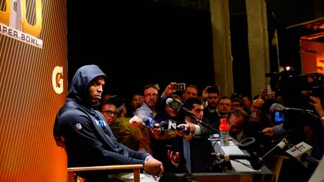 Cam Newton gibt nach der Niederlage gegen die Broncos eine denkwürdige Pressekonferenz