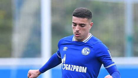 Blendi Idrizi feiert sein Bundesligadebüt für Schalke