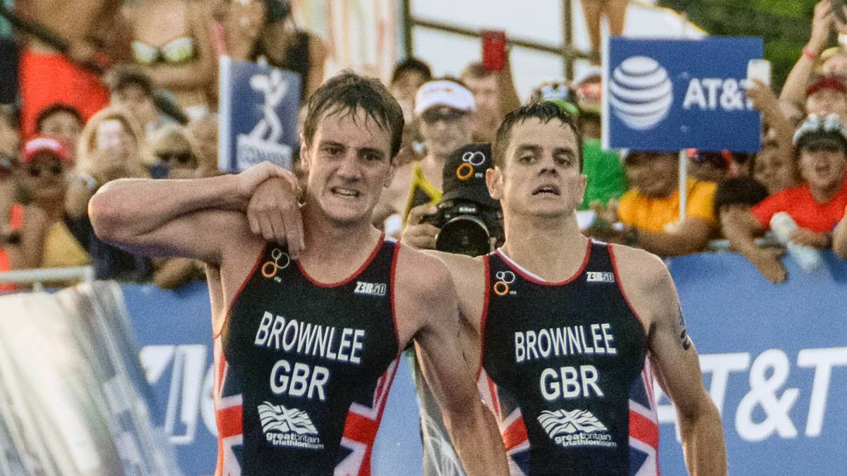 BROWNLEE-BRÜDER: Die britischen Brüder Alistair (l.) und Jonathan Brownlee sind die beiden weltweit dominierenden Triathleten. Bei der WM 2016 in Mexiko führt Jonathan 400 Meter vor dem Ziel beinahe uneinholbar. Dann bricht er zusammen