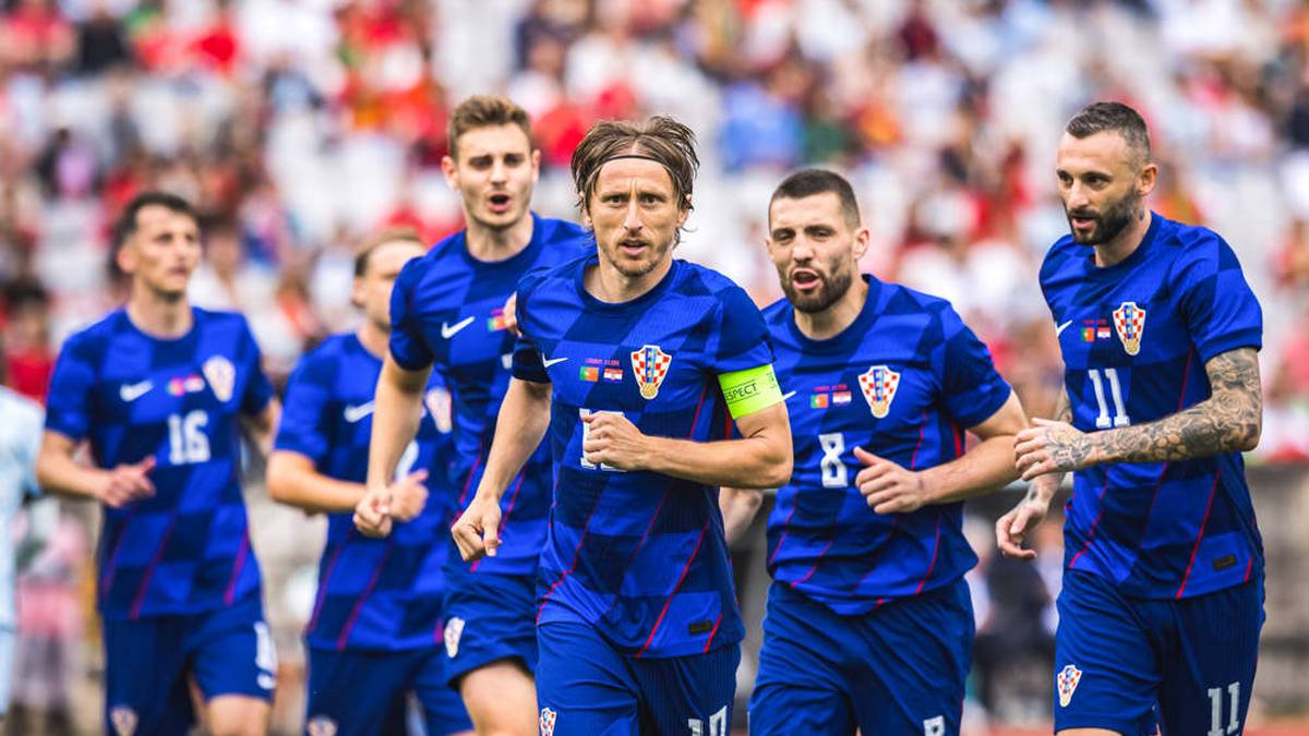 Kroatien: "Kockasti" (die Karierten, nach den Heimtrikots), auch: "Vatreni" (die Feurigen)