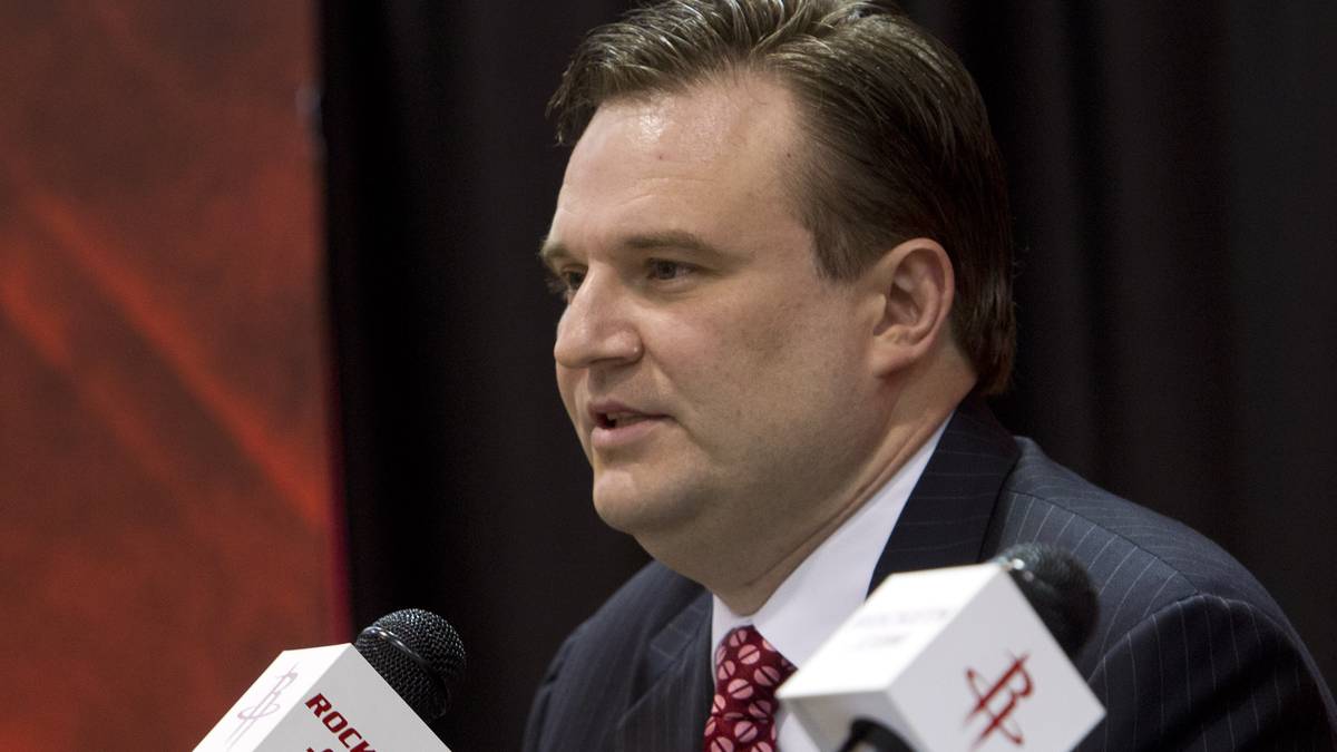 Stattdessen kündigte Morey an, man wolle sich in der Offseason um einen weiteren Star bemühen, der die Rockets zum Titelfavorit machen soll