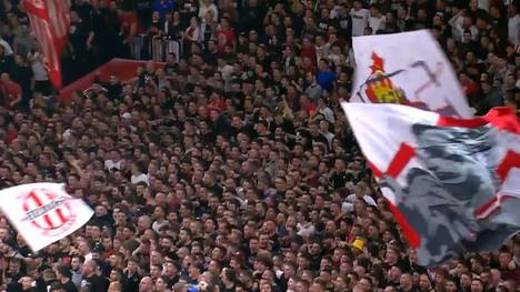 Beim Euro-League-Spiel zwischen Roter Stern Belgrad und dem FC Barcelona liefern die serbischen Fans ab.