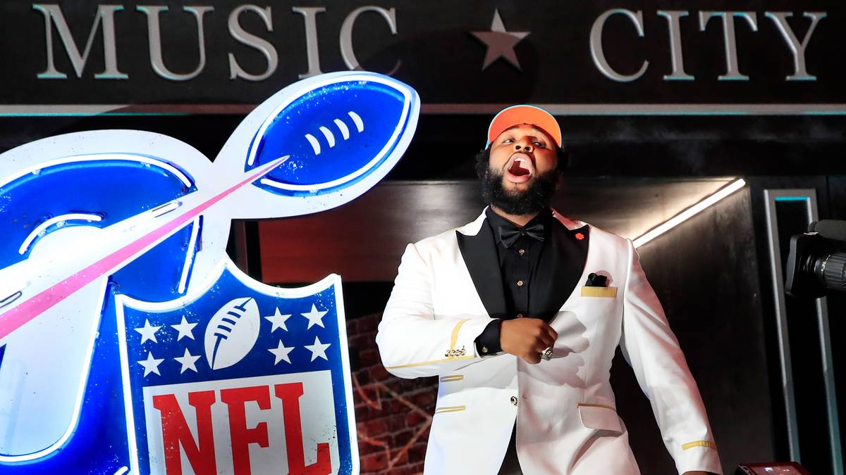 Pick Nr. 13 - CHRISTIAN WILKINS (Defensive Tackle, Clemson) - Miami Dolphins: Für Dolpins-GM Chris Grier war es eine "einfach Entscheidung", Wilkins zu draften. Weil Miami in Sachen Sacks und Laufverteidigung ziemlich schlecht performte, musste eine laut Head Coach Flores "charismatische Persönlichkeit" her