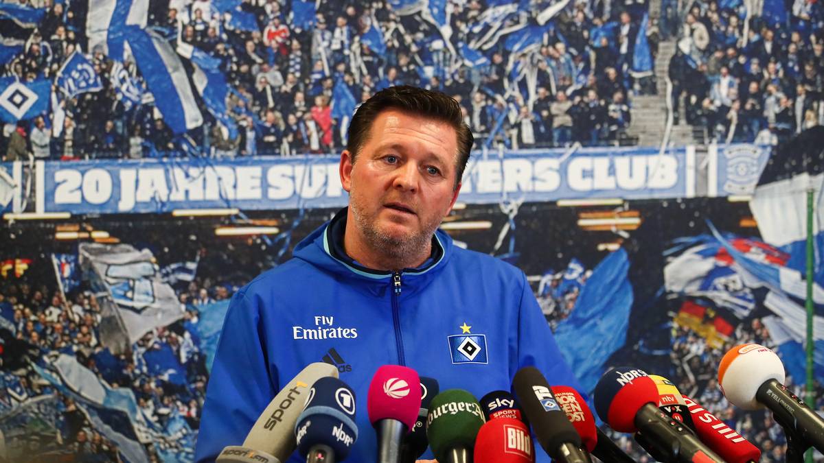 PUNKTESCHNITT 1,79: Christian Titz (12.03.2018 bis 23.10.2018 - 19 Spiele). Titz übernimmt den HSV nach dem 27. Spieltag auf Tabellenrang 17 mit sieben Punkten Rückstand auf den Relegationsplatz. Den ersten Abstieg der Vereinsgeschichte kann er trotz 13 Punkten aus acht Spielen nicht verhindern