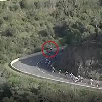 Schock-Szene bei Radrennen! Däne fällt 15 Meter in den Abgrund