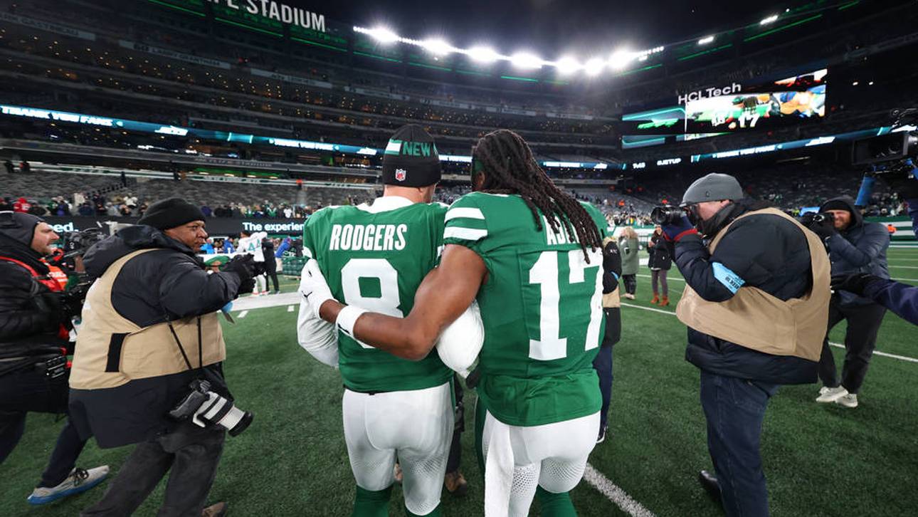 Aaron Rodgers verließ das Feld nach dem Spiel mit seinem besten Freund auf dem Feld: Davante Adams