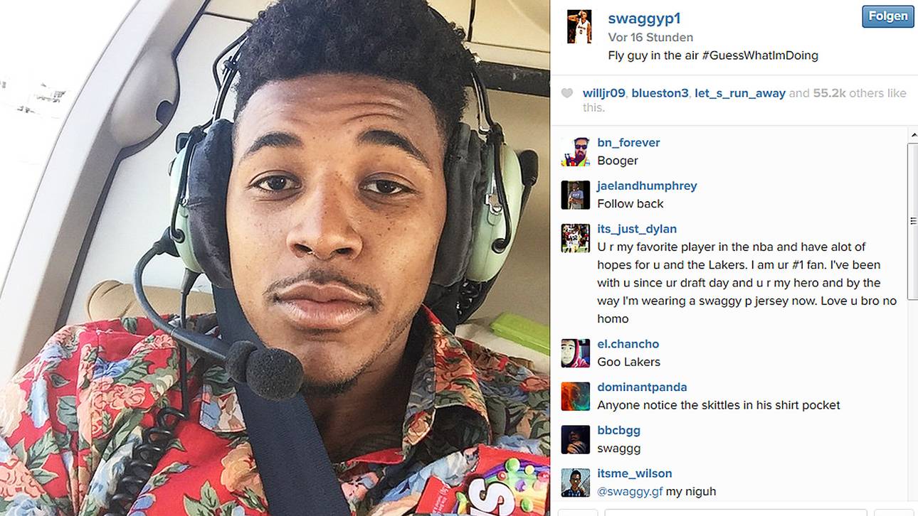 Nick Young von den Los Angeles Lakers in einem Flugzeug
