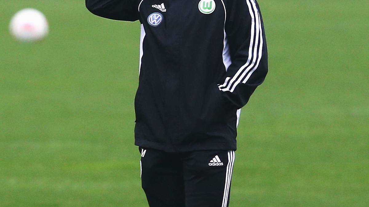Nur zwei tage später ist Magath der starke Mann beim VfL Wolfsburg - und wird Trainer, Manager und Geschäftsführer in Personalunion