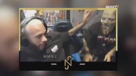 Diesen Streich an Halloween hat Neymar augenscheinlich nicht kommen sehen. Ein guter Freund verpasst dem PSG-Superstar den Schreck seines Lebens.