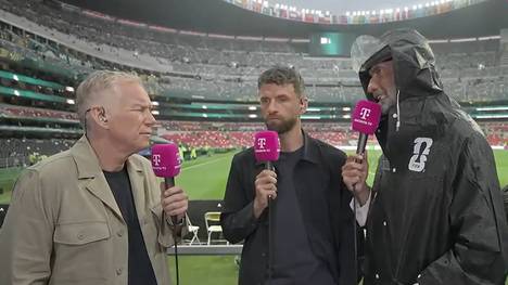 Jürgen Klopp und Thomas Müller analysieren das WM-Spiel zwischen Mexiko und Südafrika und sorgen dabei auch für den einen oder anderen Lacher.