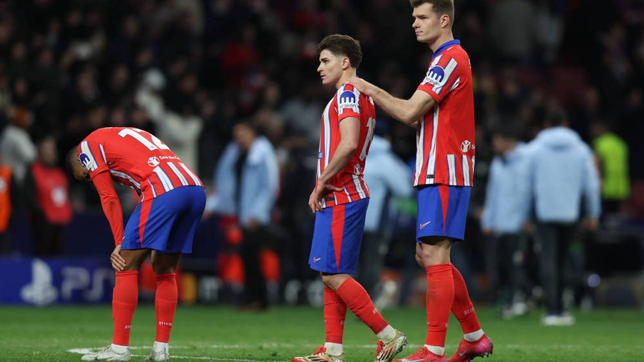 Der Elfmeter von Julián Álvarez (M.) wurde aberkannt