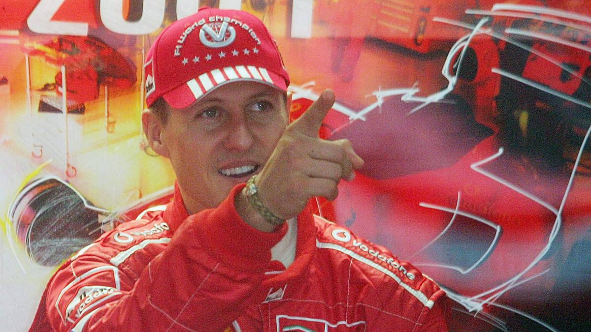 PLATZ 2 - MICHAEL SCHUMACHER: Der erfolgreichste Formel-1-Fahrer der Geschichte hat sich unwiderruflich in die Herzen der deutschen Motorsportfans gefahren. "Schumi" hält die Rekorde von sieben Weltmeistertiteln, 91 Siegen sowie 155 Podestplatzierungen und ist 77 Mal die schnellste Rennrunde gefahren