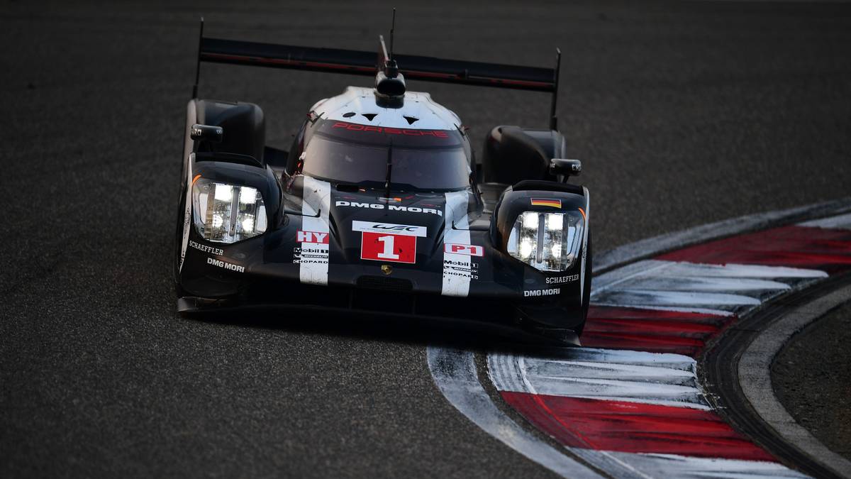 PORSCHE LMP TEAM: Das Team startet mit dem innovativen Porsche 919er Hybrid , der in den letzten Jahren ein Garant für Titel und Siege war. 2017 hat Porsche das erfolgreiche System noch weiter entwickelt