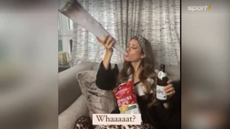 Cathy Hummels posiert auf Instagram mit Bier und einem überdimensionalem "Joint". Den Grund für diese Aktion liefert die Influencerin gleich mit.