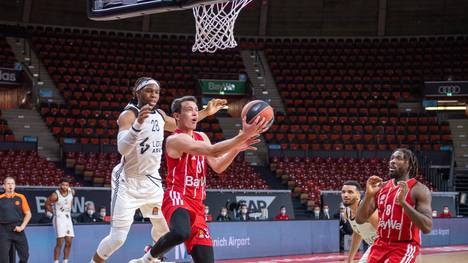 Die Basketballer des FC Bayern feiern den nächsten Sieg, schlagen in der EuroLeague auch Lyon-Villeurbanne