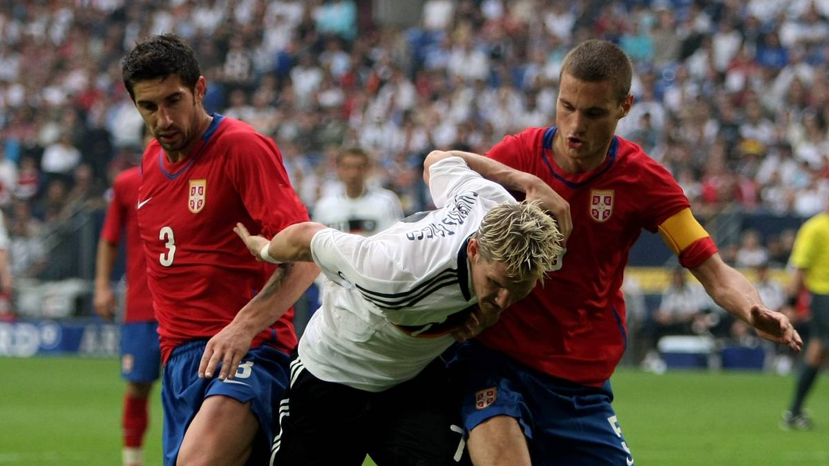EM 2008, DEUTSCHLAND - SERBIEN (2:1): Die Generalprobe glückt dem Löw-Team dann aber wieder. Gegen Serbien trifft DFB-Kapitän Michael Ballack nach Rückstand zum Sieg. Bei der EM geht es anschließend bis ins Finale, wo Fernando Torres die Spanier zum Titel schießt