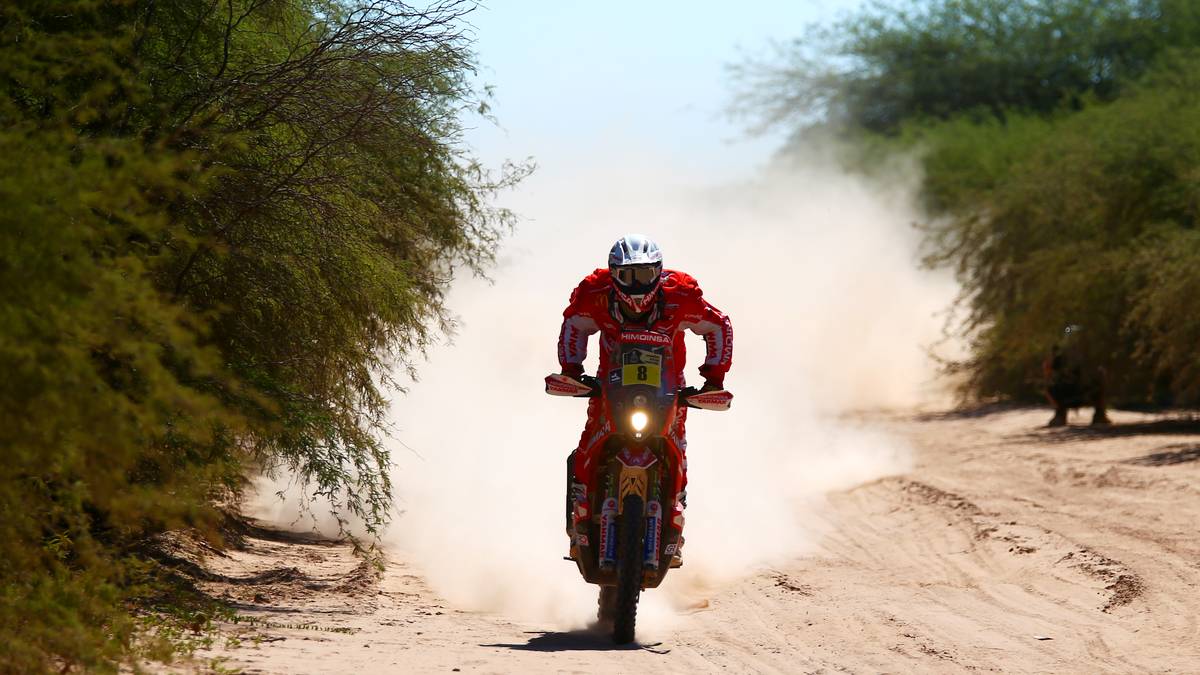 Auch die Motorradfahrer liefern sich ein spannendes Rennen. Toby Price übernimmt schließlich mit dem Tagessieg die Führung in der Motorrad-Gesamtwertung. Damit ist der Australier wieder auf Titelkurs