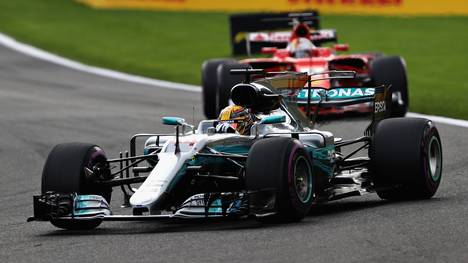 Lewis Hamilton führt die Fahrerwertung hauchdünn vor Sebastian Vettel an