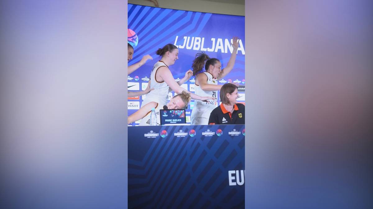 Nach dem Erfolg gegen die Slowakei samt erstem Viertelfinaleinzug seit 26 Jahren für die deutsche Frauenbasketball-Nationalmannschaft kannte die Freude keine Grenzen. Auf der anschließenden Pressekonferenz präsentierten die DBB-Frauen dann ihre umgedichtete Siegeshymne. 