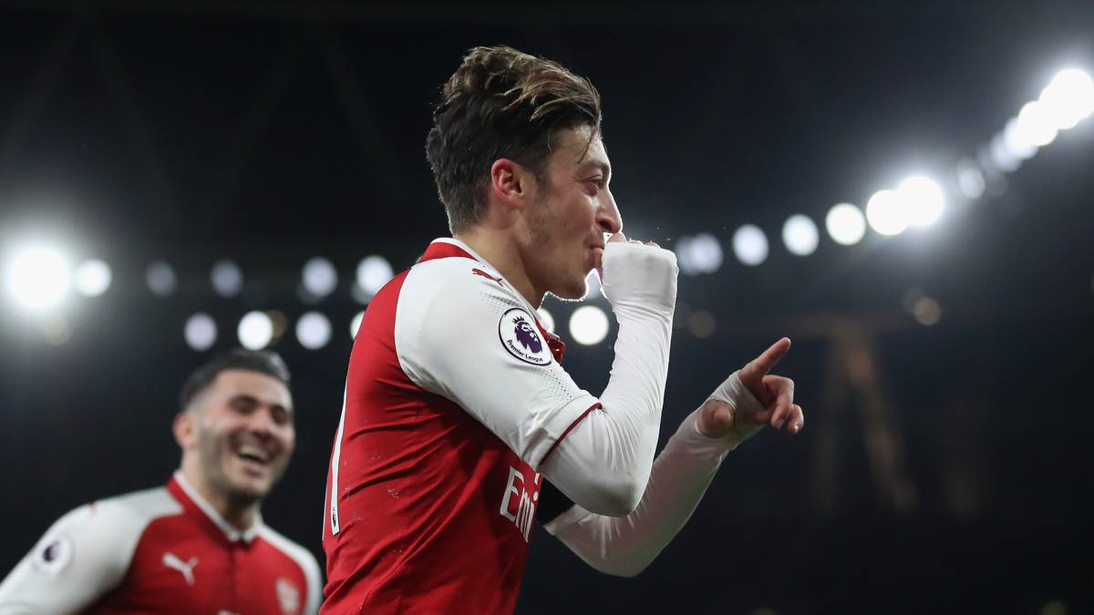 Neben Hackentorschütze Aaron Ramsey glänzte auch Mesut Özil, der an allen Treffern beteiligt war. Weil Arsenal in der Premier League chancenlos auf einen Champions-League-Platz ist, liegt auf der Europa League Prio eins. Das sieht  man auf dem Platz