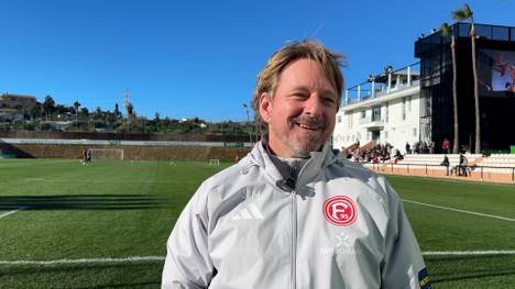 Düsseldorfs Sportvorstand Sven Mislintat stärkt Trainer Markus Anfang den Rücken und spricht ihm weiterhin das Vertrauen aus.