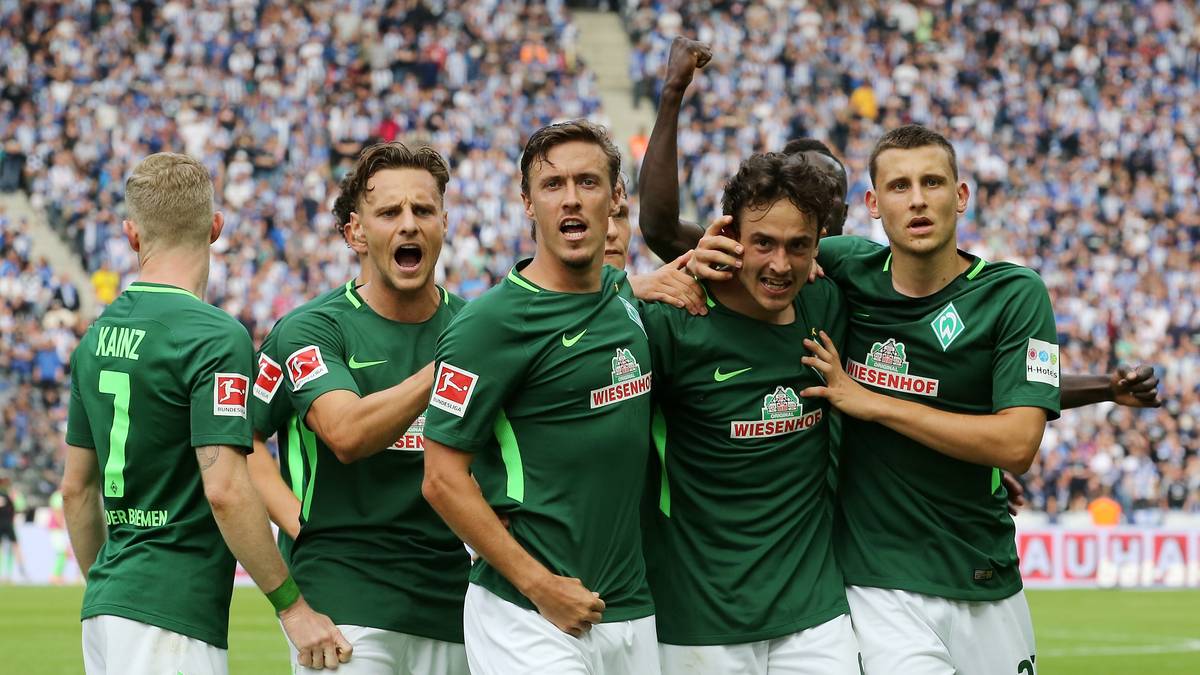 PLATZ 5 - WERDER BREMEN: Pizarro, Ailton oder Klasnic - die Bremer hatten einige Publikumslieblinge in ihren Reihen und feierten große Erfolge. Lange Zeit durfte sich der Klub "Bayern-Rivale" nennen. Auch in schlechteren Zeiten stehen die Fans treu zu ihrem Verein. Eine absolute Einheit 
