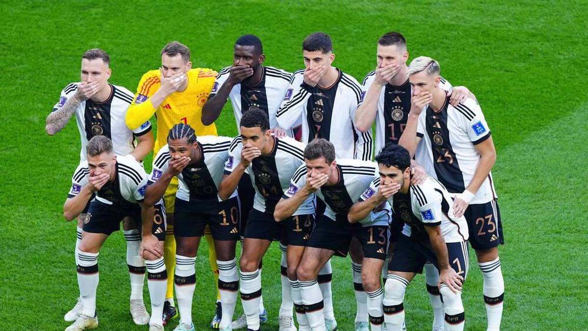Die FIFA hatte es untersagt, die "One-Love" Binde zu tragen. Trotzdem protestiert die DFB-Elf auf ihre Art und Weise gegen Diskriminierung.