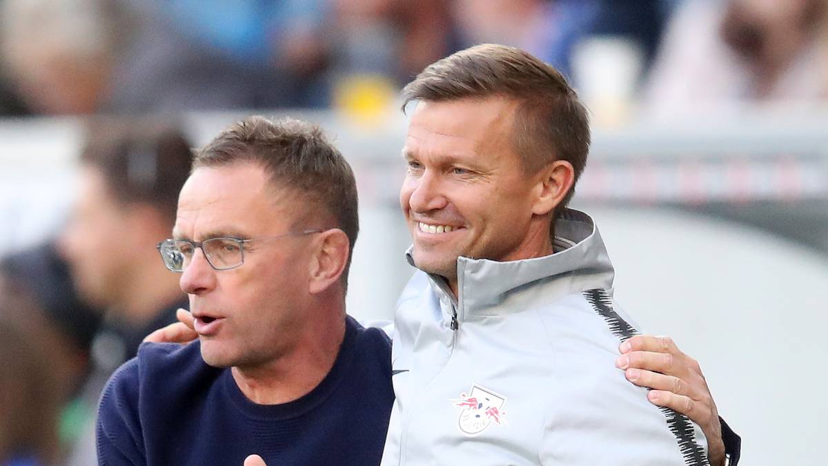 Stattdessen übernahm bekanntermaßen Sportchef Ralf Rangnick - und machte Marsch zu seinem Co-Trainer, zusammen mit Lars Kornetka und Robert Clauß. Der 45 Jahre alte Marsch sieht seine Zukunft als Chefcoach in Europa - und die Zeit bei RB (Vertrag bis 2020) als Lehrjahre