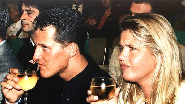 Maske-Kämpfe sind damals gesellschaftliche Ereignisse. Selbst Michael Schumacher sitzt mit seiner Frau im Publikum, eine oft zweistellige Millionenzahl bei den Maske-Kämpfen vor dem Fernseher