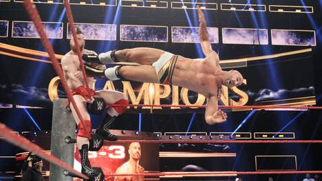 Bei Clash of Champions lieferten sich die WWE-Stars Cesaro (r.) und Sheamus das Match des Abends