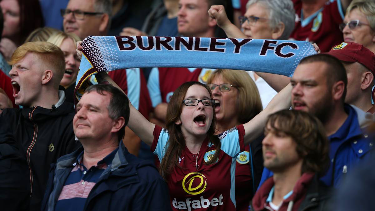 Die Fans des FC Burnley können ihr Glück ob des Höhenflugs kaum fassen