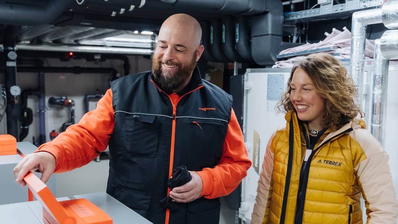 Schweden mit Zittersieg zum Auftakt