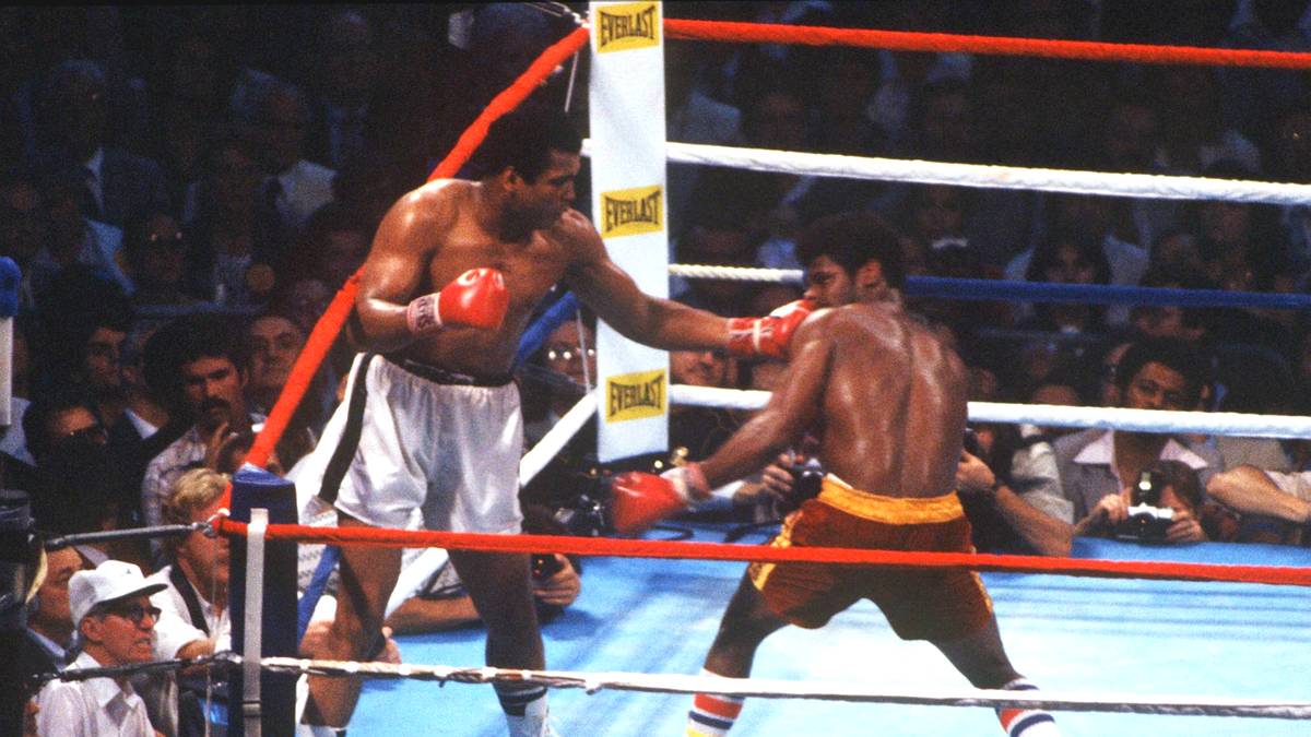 MUHAMMAD ALI: Spinks gewährte Ali einen lukrativen Rückkampf, weshalb der WBC-Titel Ken Norton zugesprochen wurde. Ali und Spinks kämpften aber noch um die WBA-Krone, die Ali mit einem einstimmigen Punktsieg zurückerobern konnte