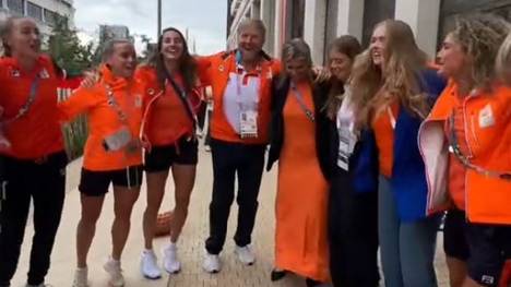 Schon bei der EM ging die Niederlande mit dem berühmten "Links-Rechts-Tanz" viral – jetzt erreicht dieser auch das olympische Dorf und sogar die Königsfamilie. 