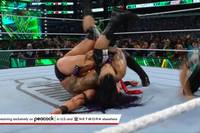 Der Eröffnungskampf des zweiten WrestleMania-Abends endet spektakulär: Damian Priest casht seinen Money-in-the-Bank-Koffer ein - und entreiß Drew McIntyre den frisch gewonnenen World Title.