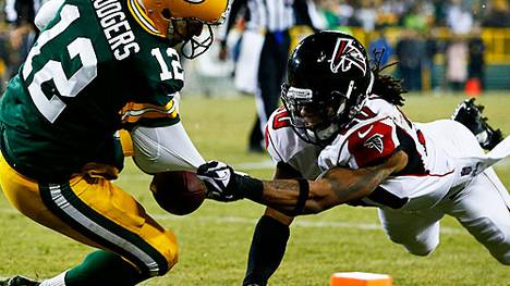 Aaron Rodgers (l.) warf beim Sieg der Green Bay Packers gegen die Atlanta Falcons drei Touchdowns. ZUM DURCHKLICKEN: Die besten Bilder aus der NFL