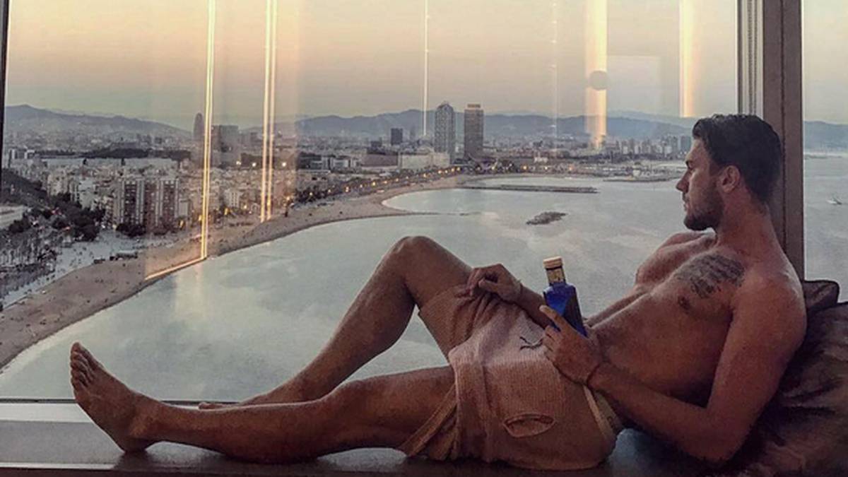 Was für ein Panorama-Blick! Ermin Bicakcics Urlaub in Barcelona geht zu Ende, doch der Hoffenheimer sagt lieber "Gracias" als "Goodbye"