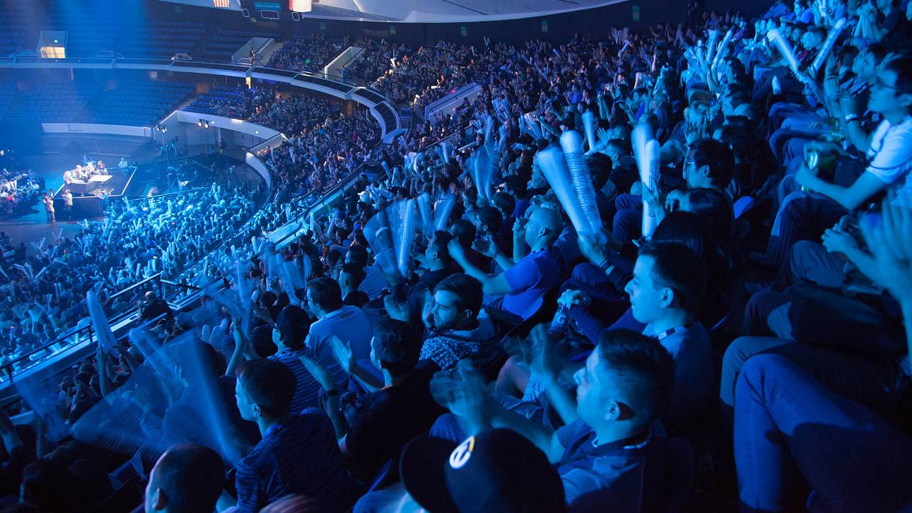 Die Mutter des eSports greift an