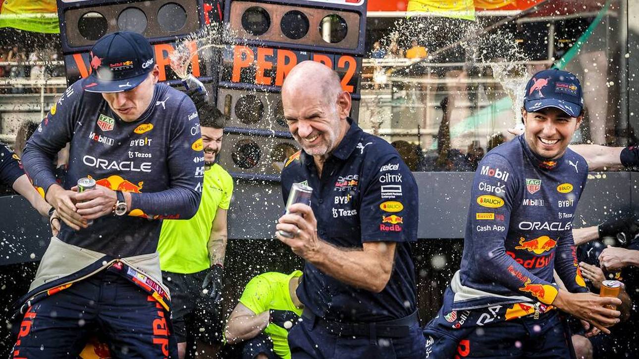 Adrian Newey feiert einen von so vielen Erfolgen mit den Red-Bull-Piloten