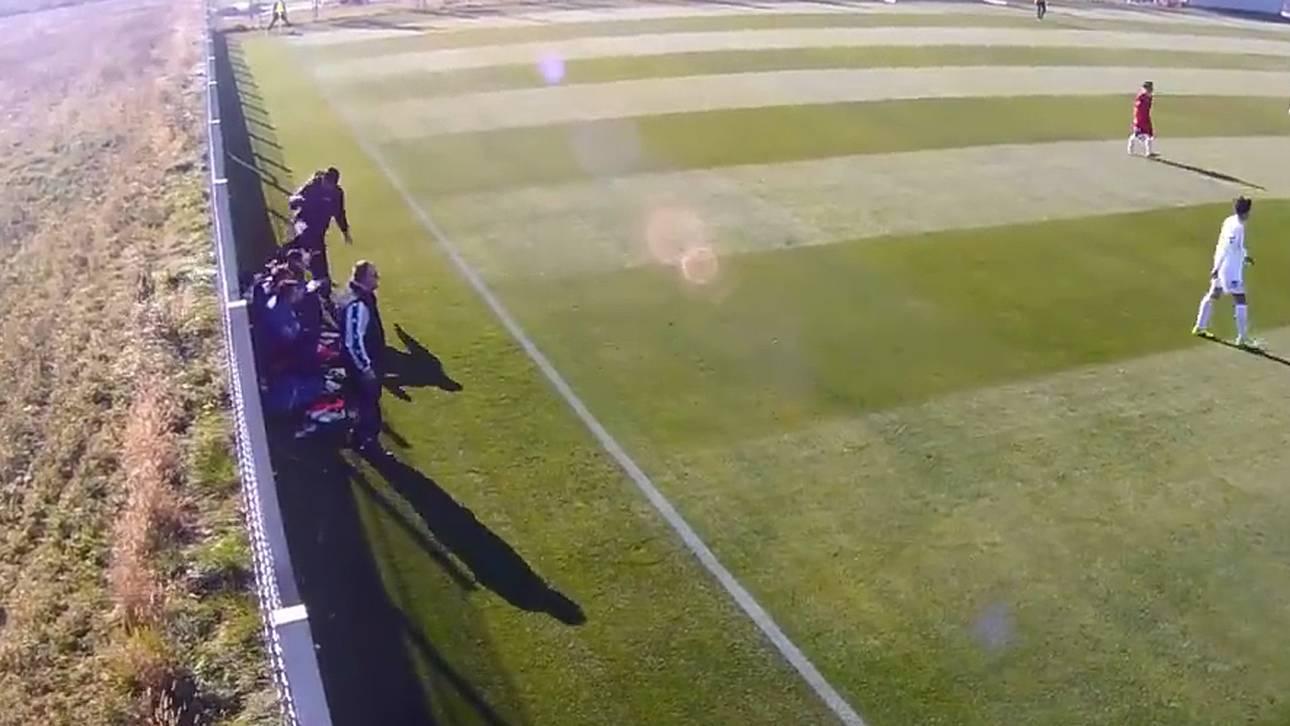 U17-Coach tritt eigenen Spieler