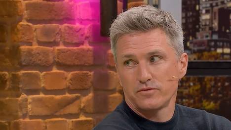 Tobias Schweinsteiger analysiert nach der Niederlage gegen Ecuador die Schwachstellen der deutschen Nationalmannschaft. Zudem zieht er einen Vergleich zu den Engländern, die nach einem starken Auftaktspiel ebenfalls zu kämpfen hatten. 