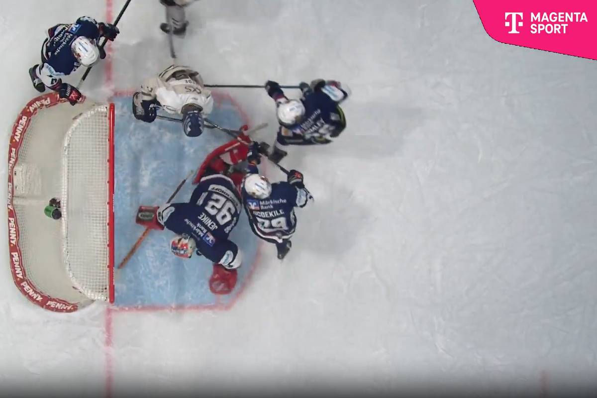 Mit einem Sonderzug reisten die Iserlohn-Fans nach Straubing. Dort sahen wie sich ihre Roosters zwar stark zurückkämpften, gegen kaltschnäuzige Tigers aber den Kürzeren zogen.