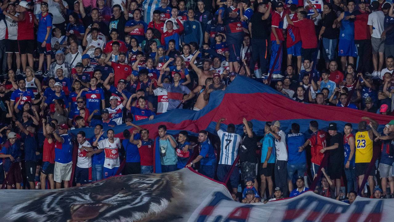 Argentinische Fans attackieren ihr eigenes Team von Erstligist CA Tigre