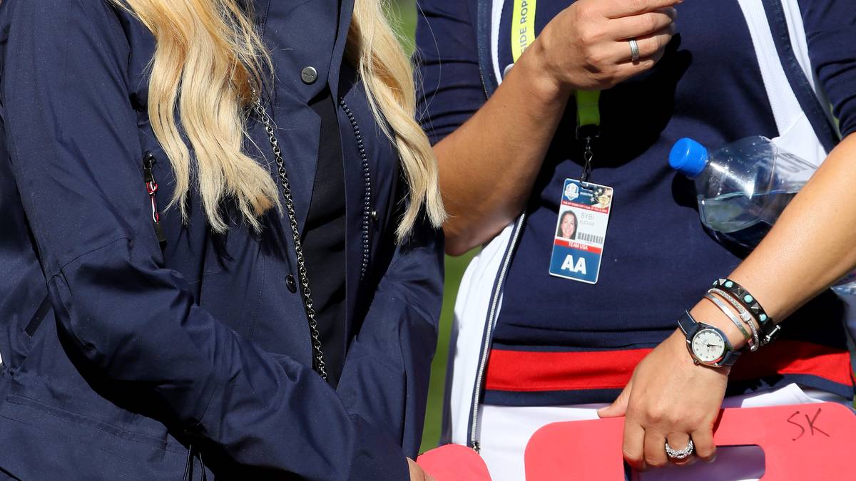 Ein solches Event lässt sich natürlich auch die Damenwelt nicht entgehen - gerade dann, wenn der eigene Mann auftritt. Amy Mickelson (l.) ist die Ehefrau des US-amerikanischen Golfers Phil Mickelson
